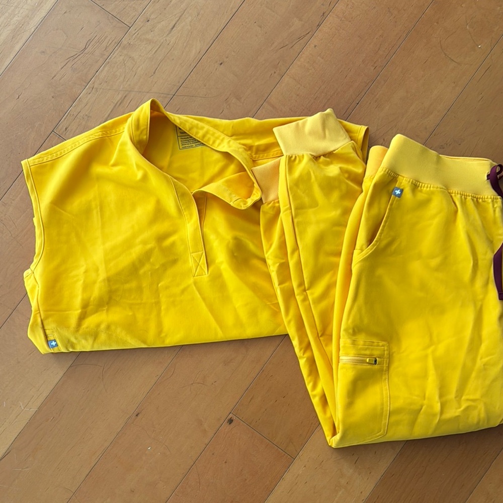Emergency Yellow Figs set